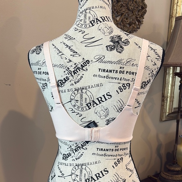 **DKNY Soft Blush/pale pink adjustable strap lightly padded bra Sz 32B - Picture 8 of 16